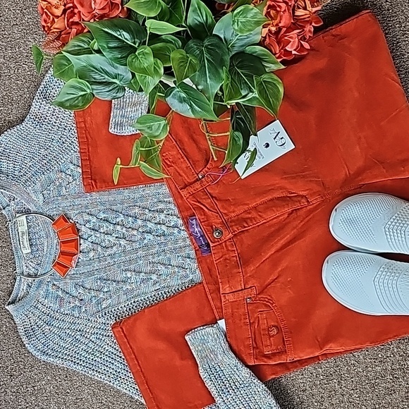 NWT 🥳 Gloria Vanderbilt Corduroy Jeans - Picture 1 of 16